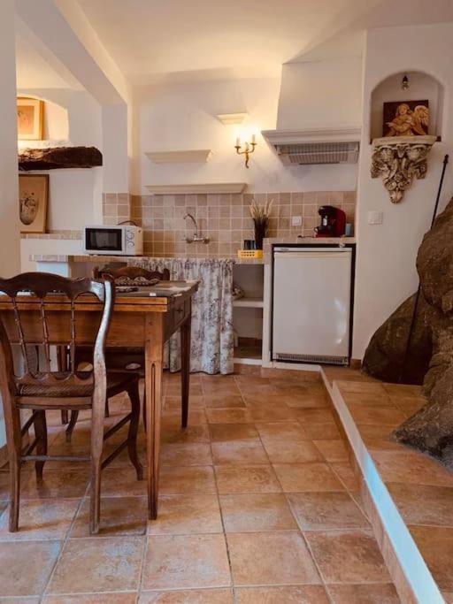 Studio Au Charme Medieval La Garde  Dış mekan fotoğraf